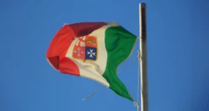 Bandiera italiana con stemma significato e spiegazione