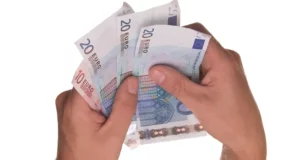 Il Pagamento degli Stipendi in Contanti Inferiori a 1000 Euro