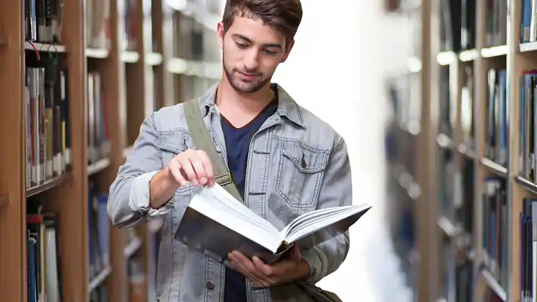 Quale legge introduce e regolamenta obbligo di alternanza scuola lavoro