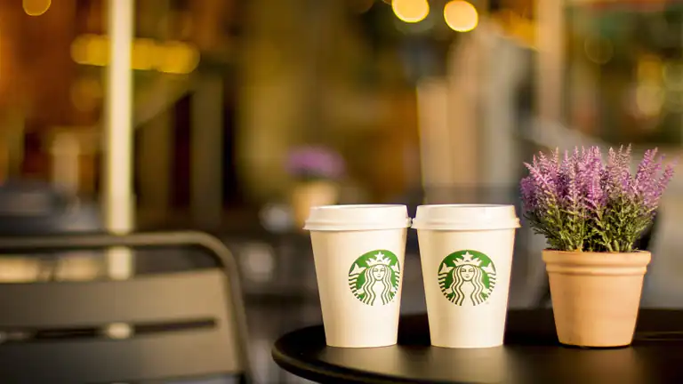 Starbucks Arriva a Venezia Niente Caffè da Asporto per i Veneziani